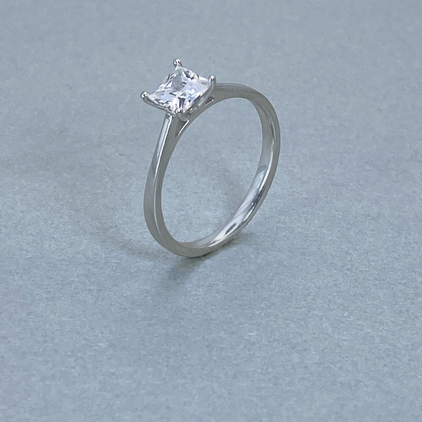 9ct White Gold CZ Princess Cut Solitare Ring (0.75)