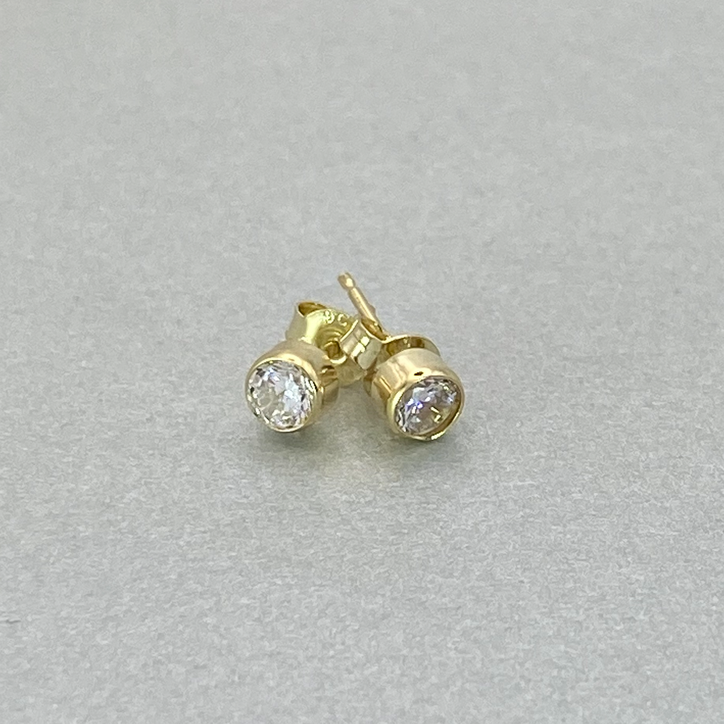 9ct Yellow Gold 4mm Round Cubic Zirconia Tube Set Stud Earrings