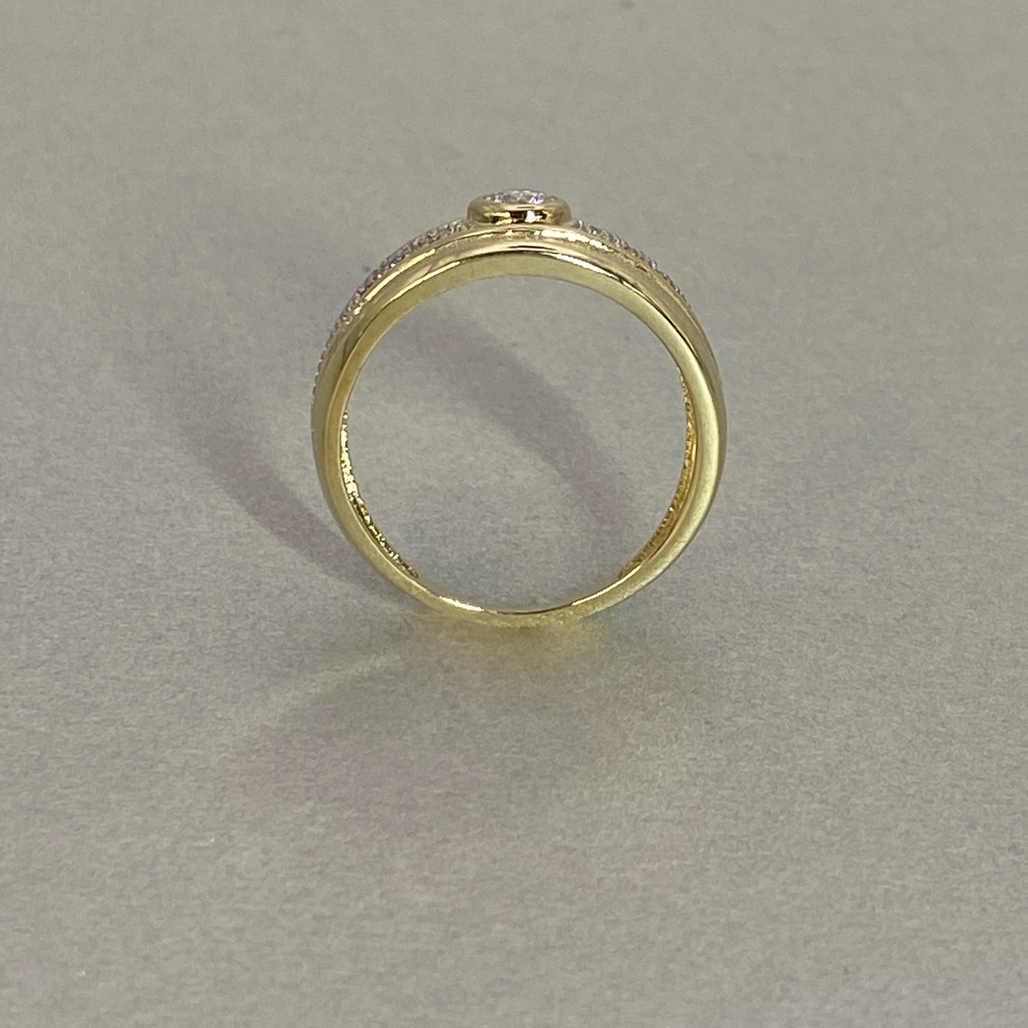 9ct Yellow Gold CZ Dress ring