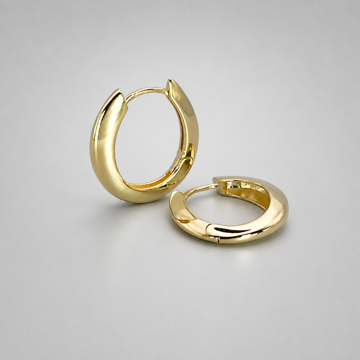9ct Yellow Gold Hollow Italian Graduated Huggie style Earrings