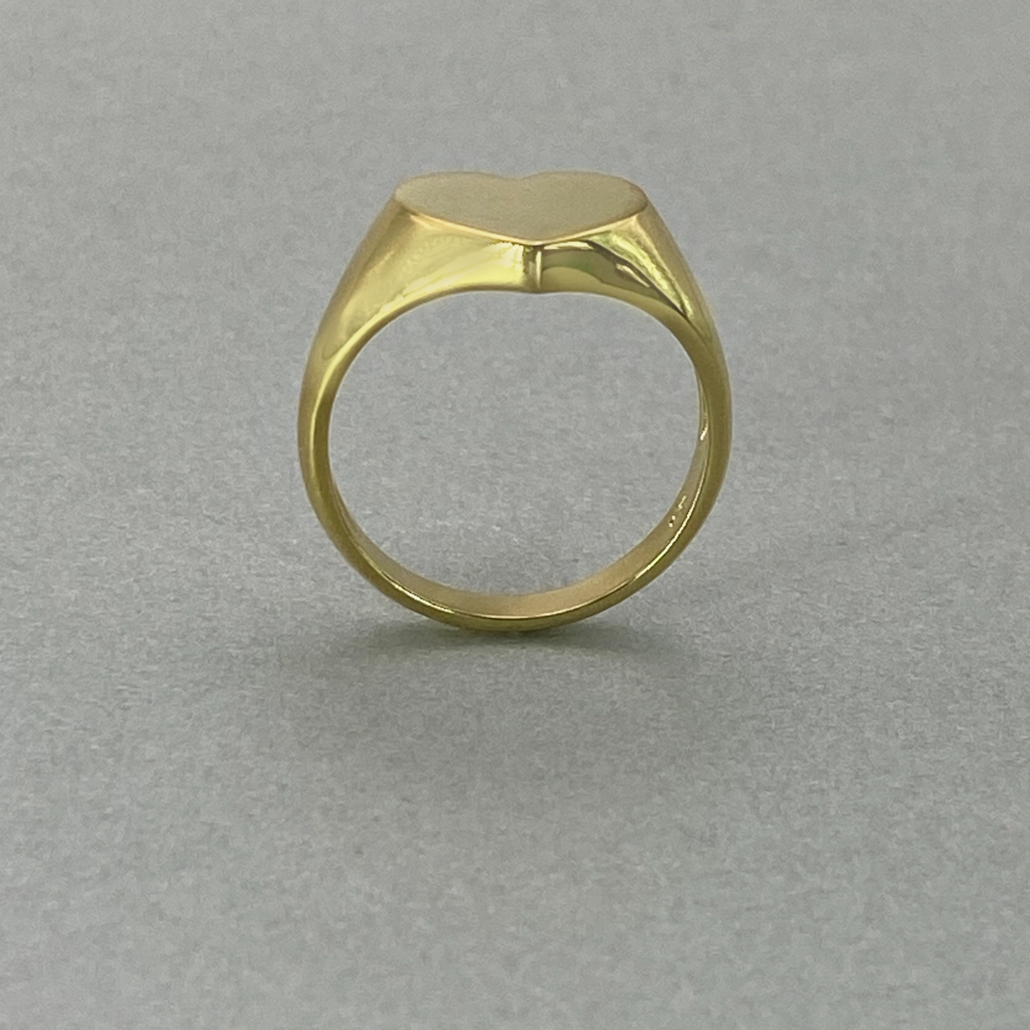 9ct Yellow Gold Heart Signet Ring.