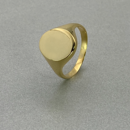 9ct Yellow Gold Oval Signet Ring.