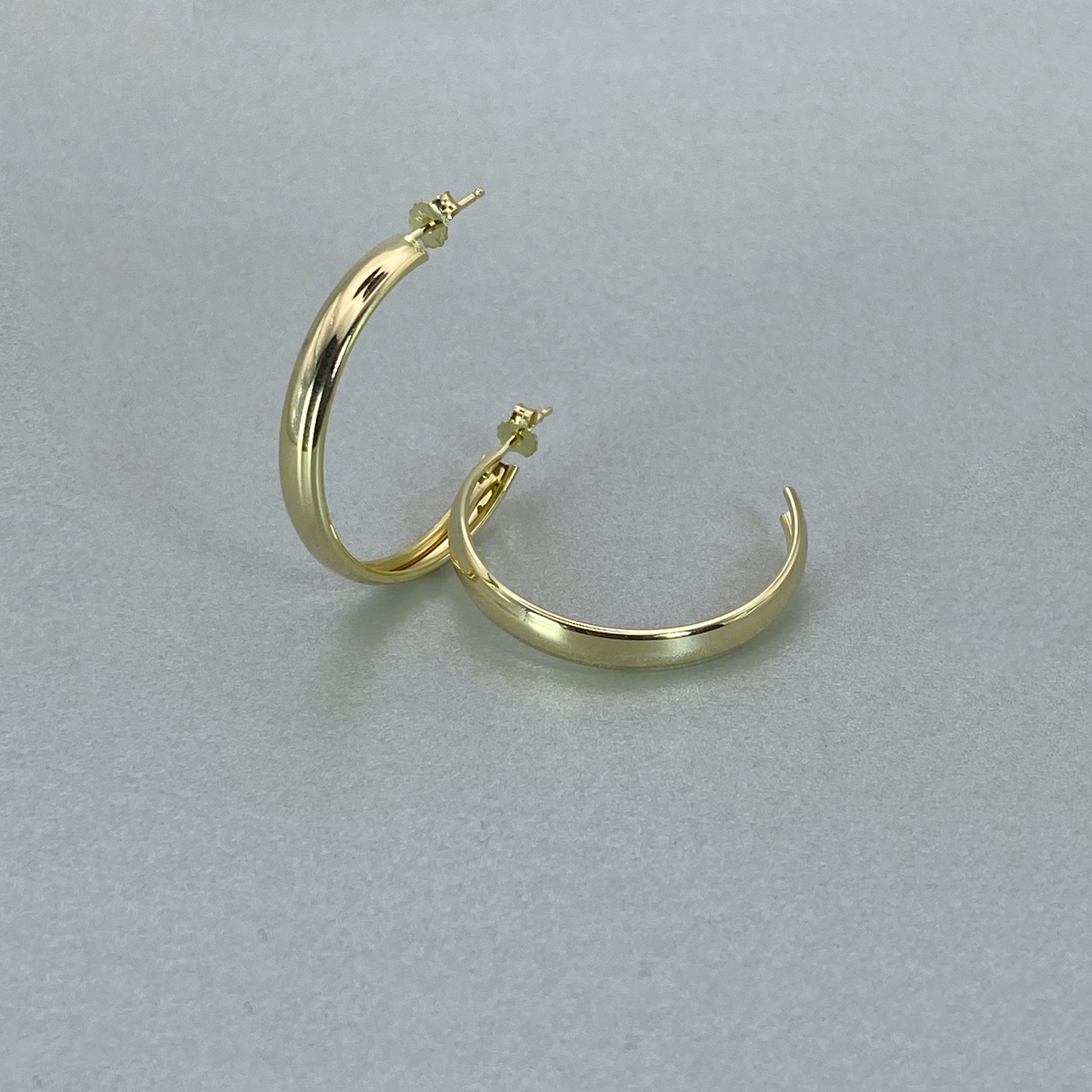 9ct Yellow Golf 4mm Short "C", D-shape Hoop Earrings