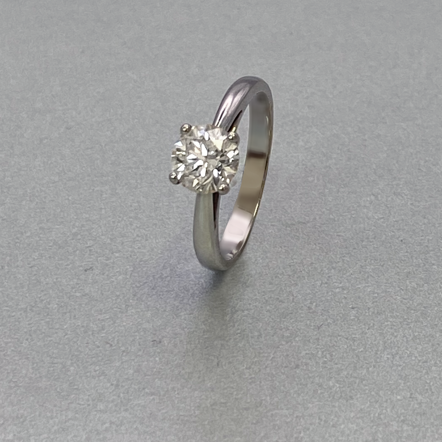 18ct White Gold Diamond 1.011ct Solitaire Ring