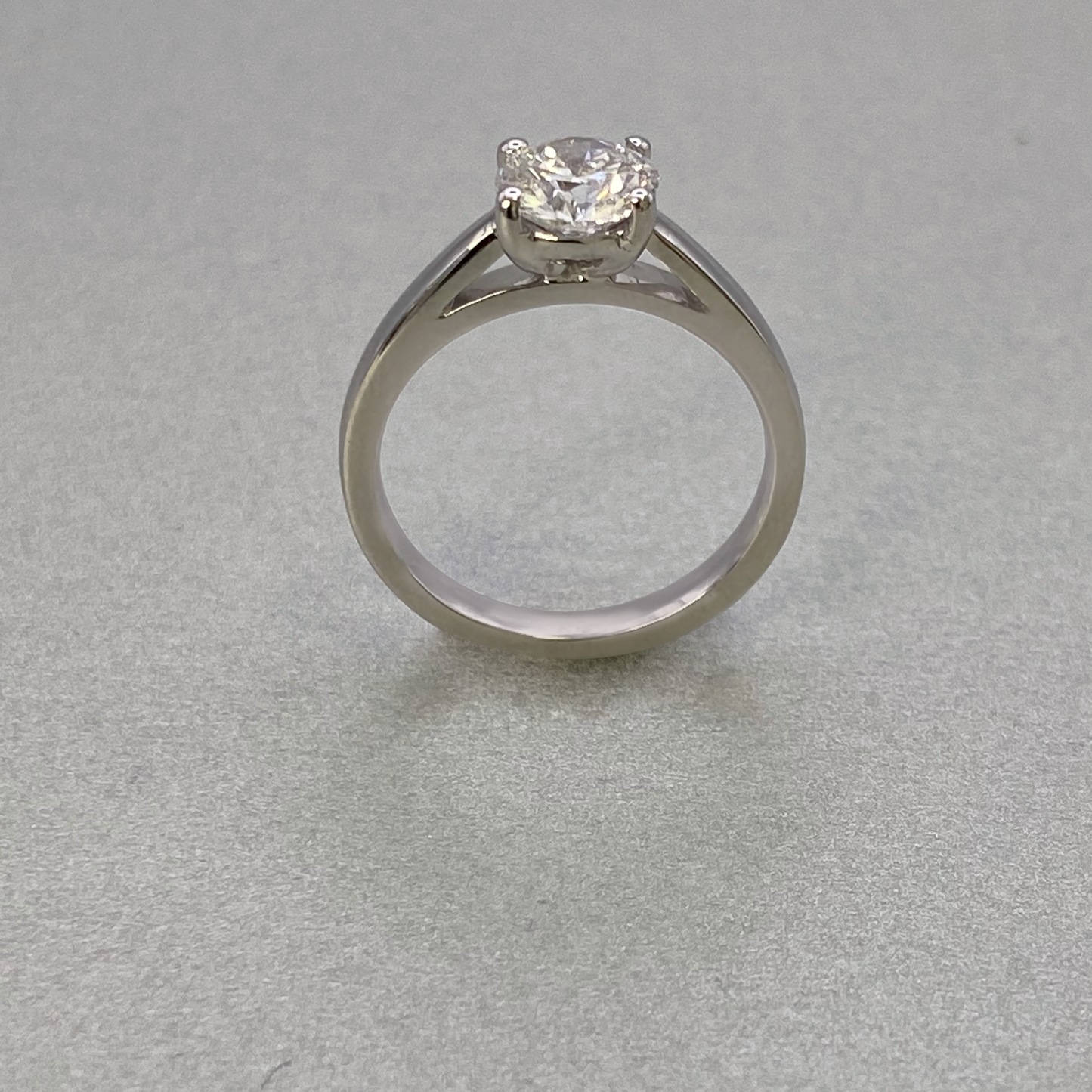 18ct White Gold Diamond 1.011ct Solitaire Ring